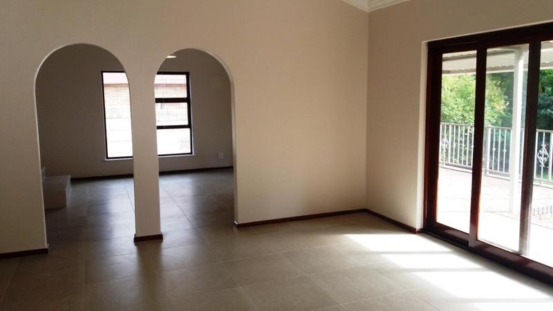 To Let 4 Bedroom Property for Rent in Sonstraal Western Cape